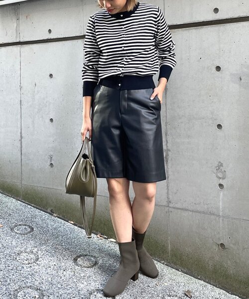 AG by aquagirl（エージーバイアクアガール）の「◆パール調ボタンクルーネックカーディガン【WEB限定サイズ】（カーディガン/ボレロ・レディース・ブルー/ブラック/ダークグリーン/ブラック系2/オレンジ・38/36/40）」の21枚目の写真