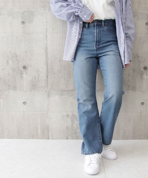 Social GIRL(ソーシャルガール)の「ハイウエストストレートデニムジーンズ(デニムパンツ・レディース・インディゴブルー/ブルー・M/L)」の1枚目の写真