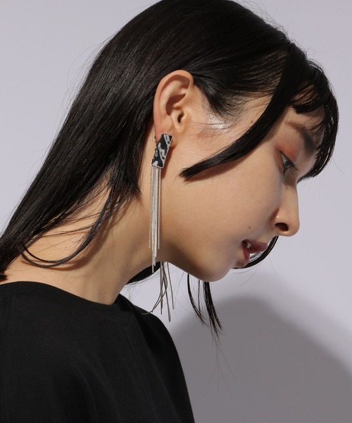 HARE（ハレ）の「チェーンフリンジイヤリング(HARE)（イヤリング・レディース・シルバー/ゴールド/ブラック・FREE）」の4枚目の写真