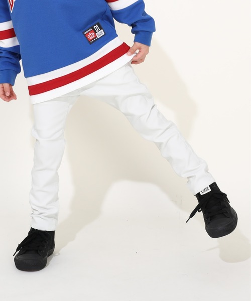 BABYDOLL（ベビードール）の「通販限定サイズあり　イージーシンプルデニムパンツ　6235K（その他パンツ・キッズ・ライトブルー/ブラック/ブルー/オフホワイト/ピンク/グリーン/ネイビー/イエロー/ベージュ/ピンク系その他/パープル/レッド/ダークブラウン系/ベビーピンク/マスタード/バイオレット/ホワイト/ピンク系その他2/グリーン系その他/ベージュ系その他・160cm/110cm/150cm/120cm/140cm/130cm/100cm/80ｃｍ/90cm）」の2枚目の写真