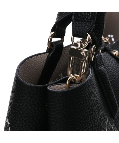 Guess(ゲス)の「AMARA Girlfriend Satchel(ハンドバッグ・レディース・ブラック/ベージュ・ONE SIZE)」の13枚目の写真