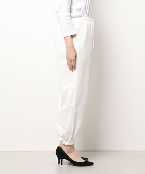 SPINNS（スピンズ）の「ワンポイントロゴ カラースウェットパンツ（スウェットパンツ・レディース・ブルー/ブラウン/グリーン/オフホワイト/オートミール・ONESIZE）」の13枚目の写真