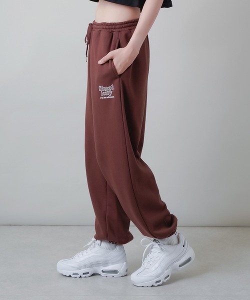 SPINNS（スピンズ）の「ワンポイントロゴ カラースウェットパンツ（スウェットパンツ・レディース・ブルー/ブラウン/グリーン/オフホワイト/オートミール・ONESIZE）」の9枚目の写真