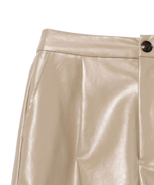 B:MING by BEAMS（ビーミングバイビームス）の「B:MING by BEAMS / フェイクレザー ショート パンツ 22SS（その他パンツ・レディース・ブラック/ベージュ・SMALL/MEDIUM）」の14枚目の写真