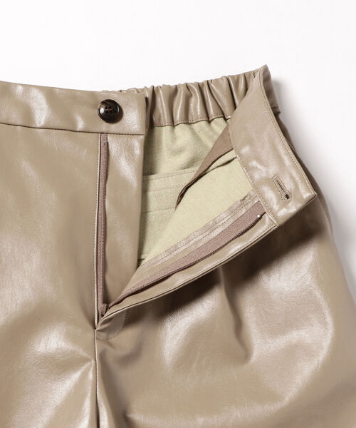 B:MING by BEAMS（ビーミングバイビームス）の「B:MING by BEAMS / フェイクレザー ショート パンツ 22SS（その他パンツ・レディース・ブラック/ベージュ・SMALL/MEDIUM）」の15枚目の写真