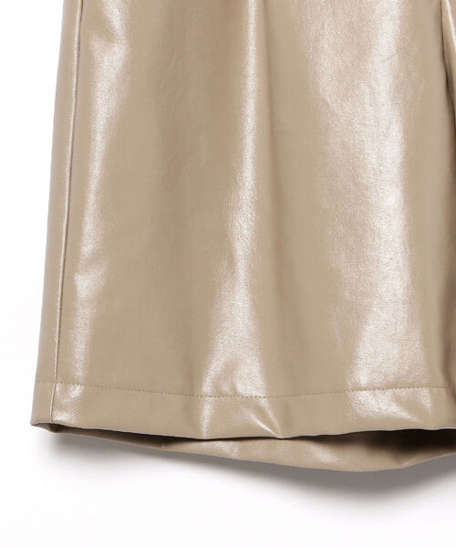 B:MING by BEAMS（ビーミングバイビームス）の「B:MING by BEAMS / フェイクレザー ショート パンツ 22SS（その他パンツ・レディース・ブラック/ベージュ・SMALL/MEDIUM）」の16枚目の写真