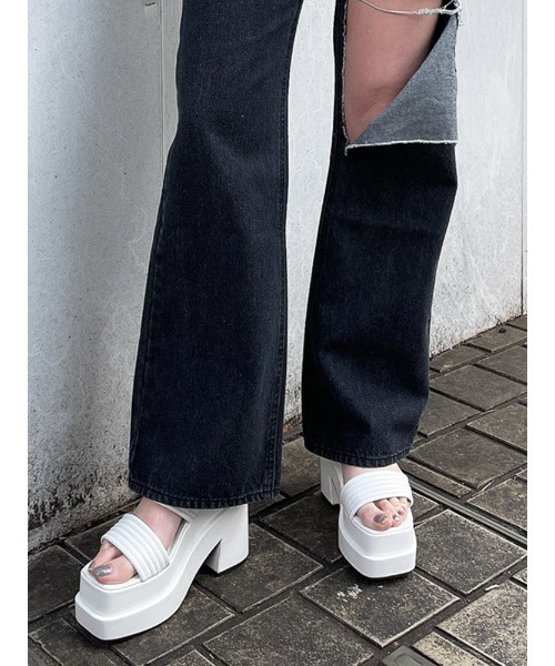 ENVYM（アンビー）の「ラインステッチボリュームサンダル（サンダル・レディース・パイソン/ブラック/ホワイト・22.5cm/23.5cm/24.5cm）」の7枚目の写真