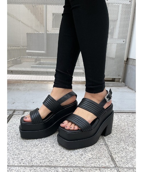 ENVYM（アンビー）の「ラインステッチボリュームサンダル（サンダル・レディース・パイソン/ブラック/ホワイト・22.5cm/23.5cm/24.5cm）」の12枚目の写真