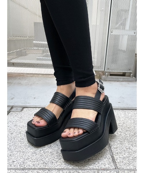 ENVYM（アンビー）の「ラインステッチボリュームサンダル（サンダル・レディース・パイソン/ブラック/ホワイト・22.5cm/23.5cm/24.5cm）」の13枚目の写真