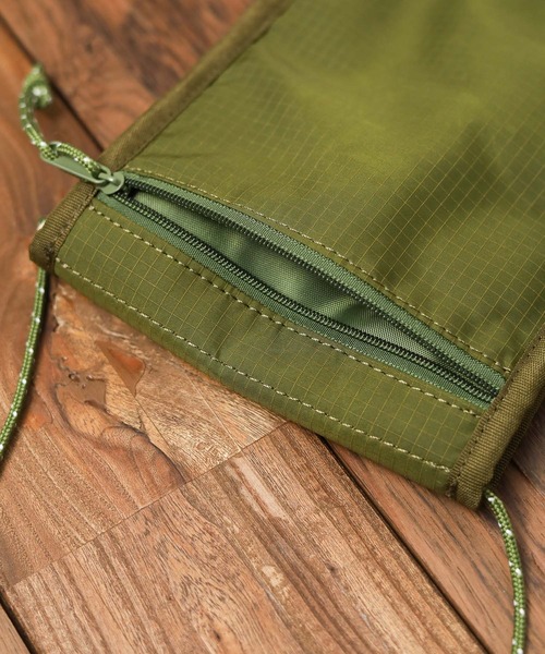 Gramicci（グラミチ）の「/GRAMICCI/UTILITY RIPSTOP MULTI CASE（ショルダーバッグ・メンズ・ブラック/グリーン・FREE）」の8枚目の写真