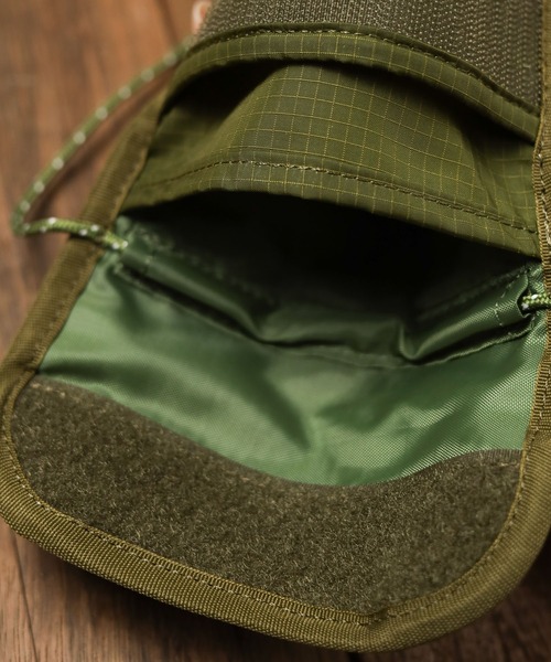Gramicci（グラミチ）の「/GRAMICCI/UTILITY RIPSTOP MULTI CASE（ショルダーバッグ・メンズ・ブラック/グリーン・FREE）」の11枚目の写真