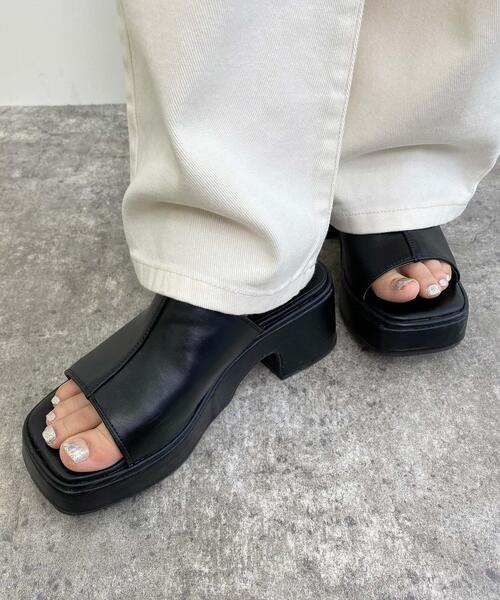 INGNI（イング）の「プラットフォームスクエアトゥサンダル（サンダル・レディース・ブラック/イエロー/オフホワイト・L/M）」の9枚目の写真