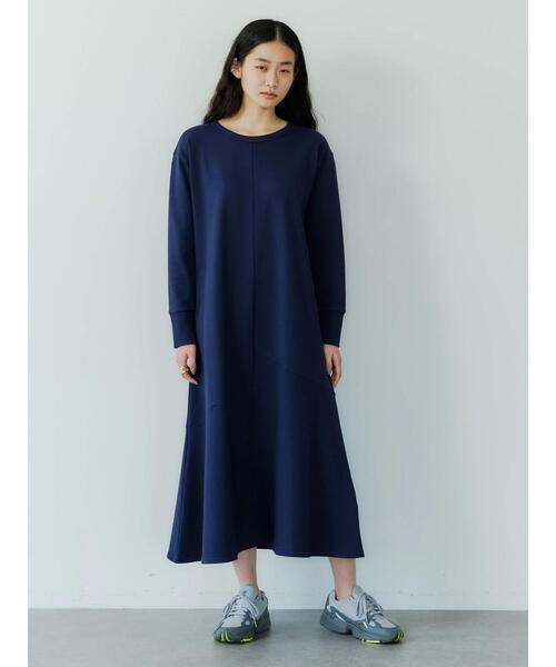 GARAGE OF GOOD CLOTHING(ガレージオブグッドクロージング)の「マーメイドフレアーワンピース(ワンピース・レディース・ベージュ/ブルー/ネイビー・FREE)」の4枚目の写真