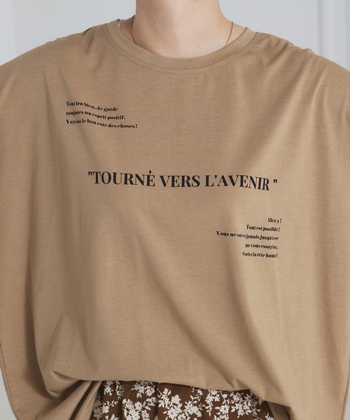 abahouse mavie(アバハウスマヴィ)の「オーバーサイズロゴTシャツ(Tシャツ/カットソー・レディース・チャコールグレー/ブラック/ホワイト/ホワイト系その他/グレー系その他/ベージュ/ホワイト系その他2/ブラック系その他・フリー)」の17枚目の写真