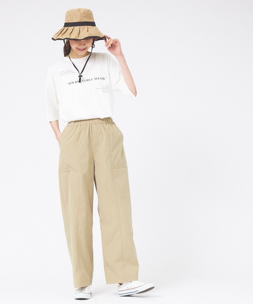 abahouse mavie(アバハウスマヴィ)の「オーバーサイズロゴTシャツ(Tシャツ/カットソー・レディース・チャコールグレー/ブラック/ホワイト/ホワイト系その他/グレー系その他/ベージュ/ホワイト系その他2/ブラック系その他・フリー)」の10枚目の写真