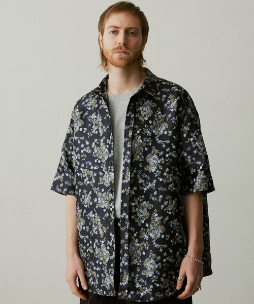 UNSELDs（アンセルズ）の「【UNSELDs アンセルズ】フローラルジャガード レギュラーカラー ハーフスリーブシャツ［セットアップ対応］（シャツ/ブラウス・メンズ・ブラック/ダークグレー/ネイビー・L/M）」の3枚目の写真