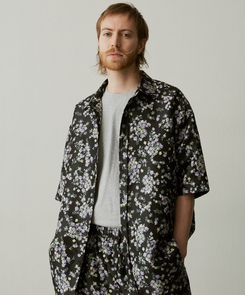 UNSELDs（アンセルズ）の「【UNSELDs アンセルズ】フローラルジャガード レギュラーカラー ハーフスリーブシャツ［セットアップ対応］（シャツ/ブラウス・メンズ・ブラック/ダークグレー/ネイビー・L/M）」の4枚目の写真