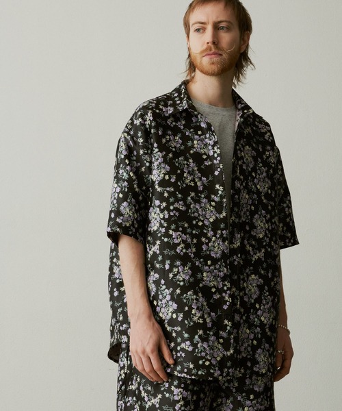 UNSELDs（アンセルズ）の「【UNSELDs アンセルズ】フローラルジャガード レギュラーカラー ハーフスリーブシャツ［セットアップ対応］（シャツ/ブラウス・メンズ・ブラック/ダークグレー/ネイビー・L/M）」の5枚目の写真