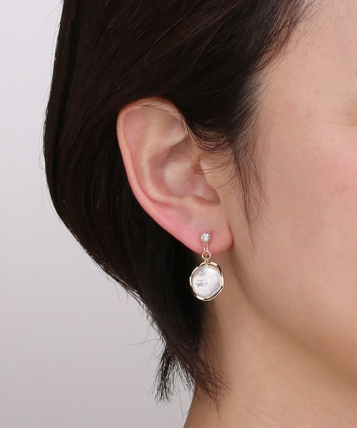 Manon's Selection(マノンズセレクション)の「1粒ストーンパールデザインリングイヤリング(イヤリング・レディース・ブラック/ホワイト・ONE SIZE)」の1枚目の写真