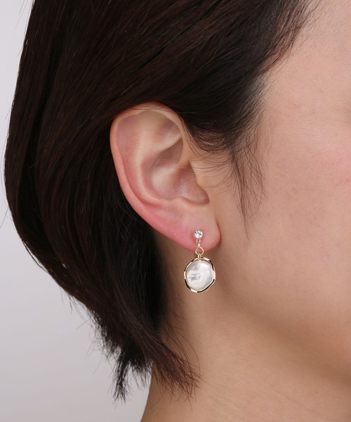Manon's Selection(マノンズセレクション)の「1粒ストーンパールデザインリングイヤリング(イヤリング・レディース・ブラック/ホワイト・ONE SIZE)」の5枚目の写真