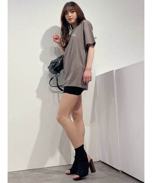 GYDA(ジェイダ)の「【WEB限定】GYDA MOTIF BIG Tシャツ(Tシャツ/カットソー・レディース・オフホワイト/ブラック/ベージュ・FREE)」の5枚目の写真