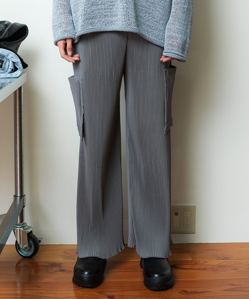 kotohayokozawa（コトハヨコザワ）の「STUDIOUS別注 PLEAT CARGO PANTS（その他パンツ・メンズ・ブラック/グレー/ミント・S/M）」の3枚目の写真