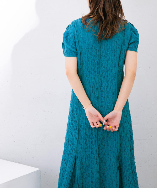 KBF（ケイビーエフ）の「『WEB/一部店舗限定』ランダムシャーリングフレアワンピース（ワンピース・レディース・ブラック/イエロー/ブルー・ONE）」の7枚目の写真