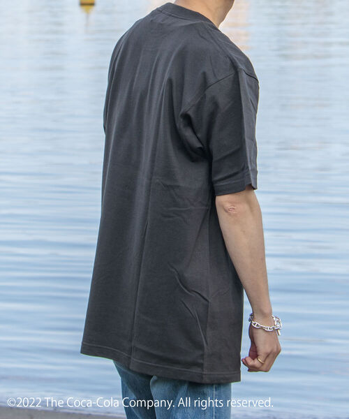 GLOSTER（グロスター）の「【GLOSTER/グロスター】Coca-Cola Tシャツ コカ･コーラ プリントT（Tシャツ/カットソー・メンズ・チャコールグレー・MEDIUM/LARGE）」の9枚目の写真