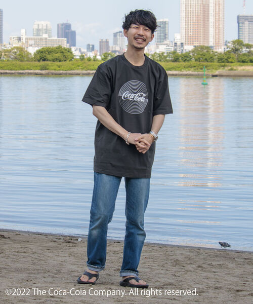 GLOSTER（グロスター）の「【GLOSTER/グロスター】Coca-Cola Tシャツ コカ･コーラ プリントT（Tシャツ/カットソー・メンズ・チャコールグレー・MEDIUM/LARGE）」の6枚目の写真