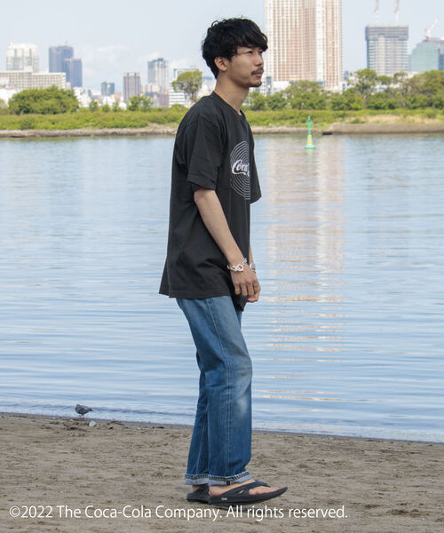 GLOSTER（グロスター）の「【GLOSTER/グロスター】Coca-Cola Tシャツ コカ･コーラ プリントT（Tシャツ/カットソー・メンズ・チャコールグレー・MEDIUM/LARGE）」の4枚目の写真