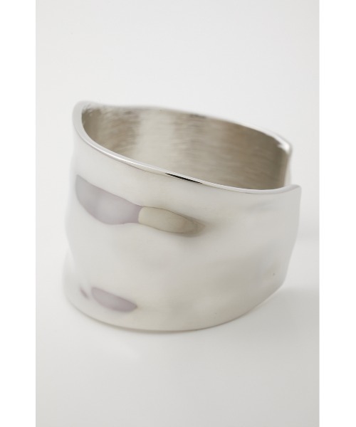 AZUL by moussy（アズールバイマウジー）の「WIDE METAL BANGLE/ワイドメタルバングル（ブレスレット・レディース・シルバー/ゴールド系その他・FREE）」の6枚目の写真