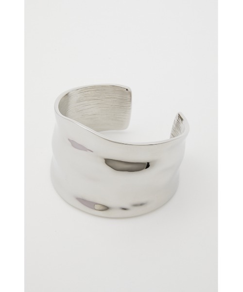 AZUL by moussy（アズールバイマウジー）の「WIDE METAL BANGLE/ワイドメタルバングル（ブレスレット・レディース・シルバー/ゴールド系その他・FREE）」の8枚目の写真