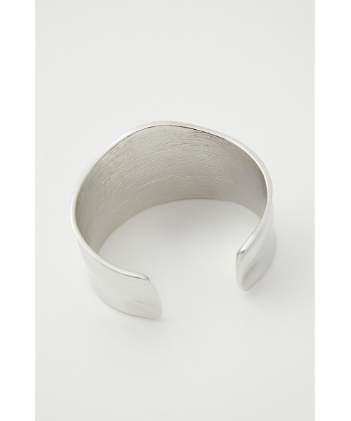 AZUL by moussy（アズールバイマウジー）の「WIDE METAL BANGLE/ワイドメタルバングル（ブレスレット・レディース・シルバー/ゴールド系その他・FREE）」の11枚目の写真