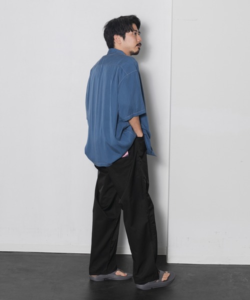 AMERICAN RAG CIE（アメリカンラグシー）の「リヨセルフィブリルツイルボックスフィットオープンカラーシャツ（シャツ/ブラウス・メンズ・チャコールグレー/ライトブルー/レッド・MEDIUM/LARGE）」の9枚目の写真