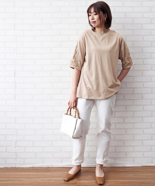 BELLUNA PLUS（ベルーナ）の「袖レース使い異素材切替プルオーバー（Tシャツ/カットソー・レディース・ブルー/チャコール/ベージュ・MEDIUM/LARGE/X-LARGE）」の7枚目の写真