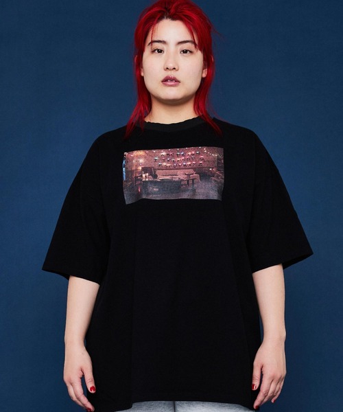 Little sunny bite（リトルサニーバイト）の「LittleSunnyBite/リトルサニーバイト/little sunny bite × STRANGER THINGS Photo big tee（Tシャツ/カットソー・レディース・ホワイト/ブラック/ピンク・SMALL/MEDIUM）」の2枚目の写真