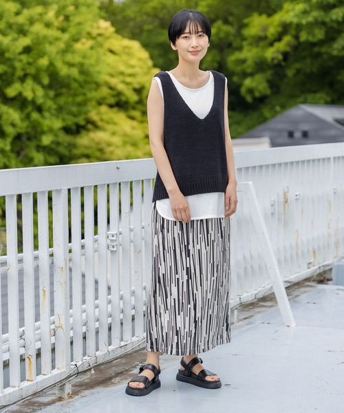 LEPSIM(レプシィム)の「5ゲージテープヤーンベスト 285078(ベスト・レディース・ブラック/ブルー/グレイッシュベージュ・FREE)」の7枚目の写真