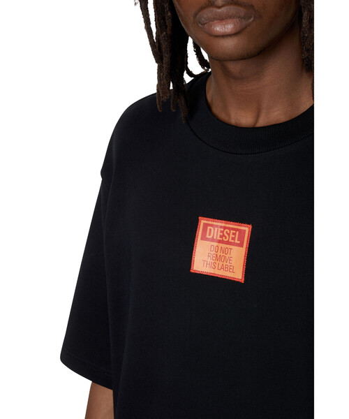 DIESEL(ディーゼル)の「メンズ スウェット 半そで(スウェット・メンズ・ブラック/グレー・SMALL/MEDIUM/LARGE/X-LARGE/XX-LARGE/X-SMALL/XXX-LARGE)」の4枚目の写真