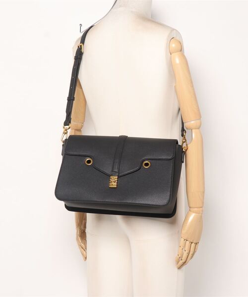 CHARLES & KEITH（チャールズ & キース）の「Blair ブレア ダブルチェーンハンドルバッグ / Blair Double Chain Handle Bag（ショルダーバッグ・レディース・ブラック/サンドベージュ・L）」の12枚目の写真