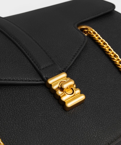 CHARLES & KEITH（チャールズ & キース）の「Blair ブレア ダブルチェーンハンドルバッグ / Blair Double Chain Handle Bag（ショルダーバッグ・レディース・ブラック/サンドベージュ・L）」の4枚目の写真
