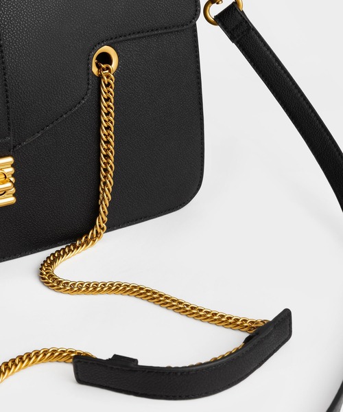 CHARLES & KEITH（チャールズ & キース）の「Blair ブレア ダブルチェーンハンドルバッグ / Blair Double Chain Handle Bag（ショルダーバッグ・レディース・ブラック/サンドベージュ・L）」の5枚目の写真