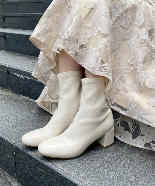 one after another NICE CLAUP（ワンアフターアナザーナイスクラップ）の「【2022AWアイテム】ストレッチショートブーツ（ブーツ・レディース・ブラック/アイボリー/ライトブラウン・SMALL/MEDIUM/LARGE）」の2枚目の写真