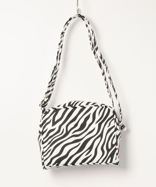 LOVETOXIC（ラブトキシック）の「横型合皮ショルダーBAG（バックパック/リュック・キッズ・ブラック/マルチ/オフホワイト/ベージュ・FREE）」の8枚目の写真