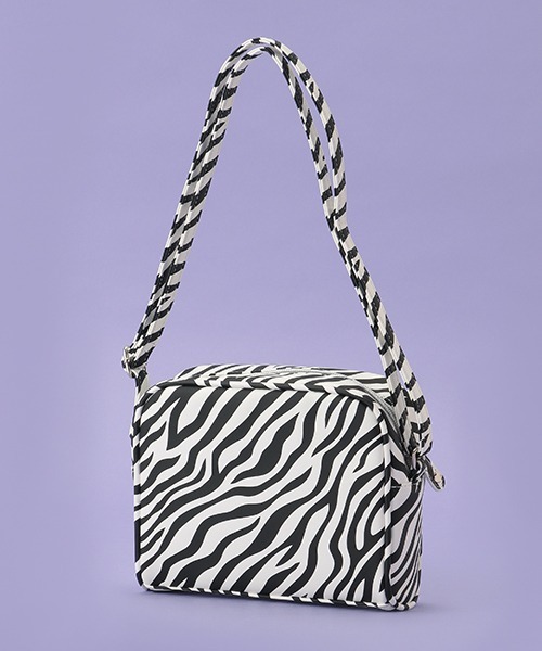 LOVETOXIC（ラブトキシック）の「横型合皮ショルダーBAG（バックパック/リュック・キッズ・ブラック/マルチ/オフホワイト/ベージュ・FREE）」の14枚目の写真