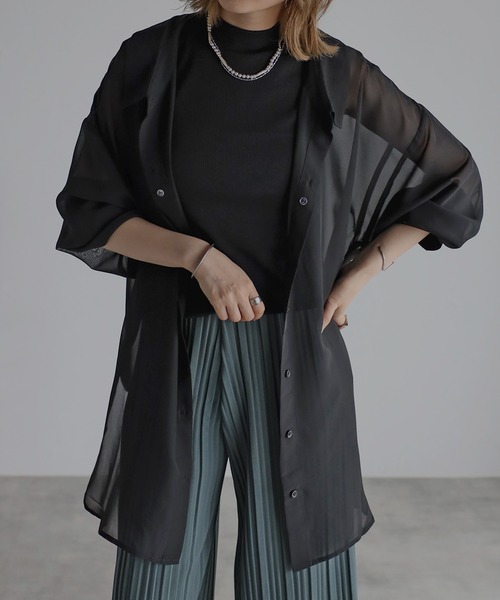 Yucca（ユッカ）の「2WAYシャツアンサンブル（シャツ＋タンクトップ）（シャツ/ブラウス・レディース・ベージュ/ホワイト/ブルー/ボルドー/ブラック・MEDIUM/LARGE）」の2枚目の写真