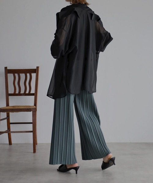 Yucca（ユッカ）の「2WAYシャツアンサンブル（シャツ＋タンクトップ）（シャツ/ブラウス・レディース・ベージュ/ホワイト/ブルー/ボルドー/ブラック・MEDIUM/LARGE）」の17枚目の写真