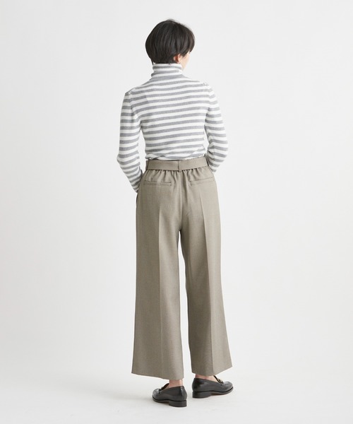 INED CLARO(イネドクラロ)の「パールボタンリブタートル ウォッシャブル さりげない手元のパールモチーフ(ニット/セーター・レディース・ブラック/ブラウン/オフホワイト/ピンク/グレー系その他・フリー)」の8枚目の写真