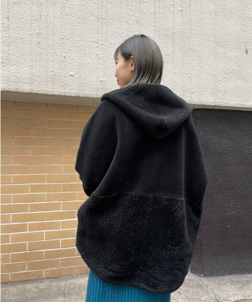 Risley(リズレー)の「Risley(リズレー) リバーシブルフェイクムートンフードコート(ムートンコート・レディース・ベージュ/ブラック・F)」の15枚目の写真