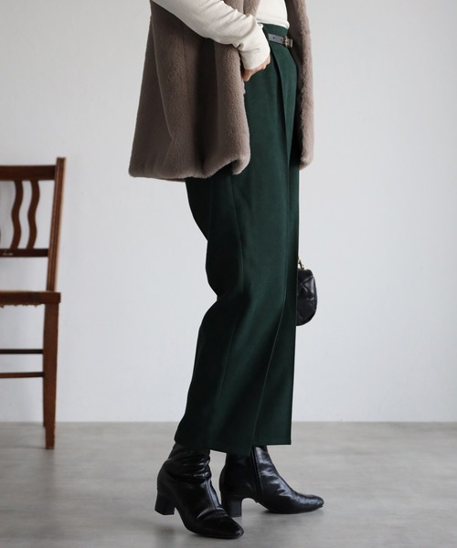 Yucca(ユッカ)の「ベルト付きテーパードパンツ(その他パンツ・レディース・ダークグリーン/ブラック・MEDIUM)」の13枚目の写真