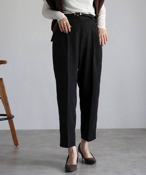 Yucca(ユッカ)の「ベルト付きテーパードパンツ(その他パンツ・レディース・ダークグリーン/ブラック・MEDIUM)」の3枚目の写真